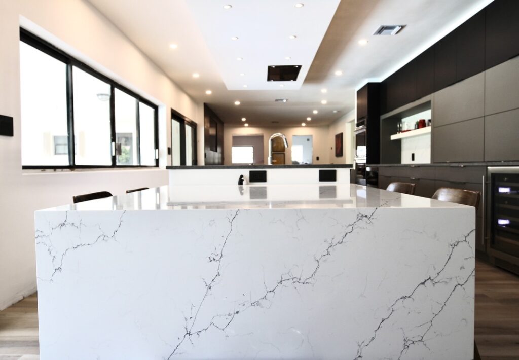Ultra Modern Two Toned Kitchen Table and Quartz Countertops Top Kitchen Remodeling Trends for Moreno Valley Homes Ultra Modern Two Toned Kitchen Table and Quartz Countertops Top Kitchen Remodeling Trends for Moreno Valley Homes
